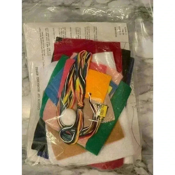 DESIGN FELT STOCKING KIT SANTA /SNOWMAN 5032 - Picture 2 of 3